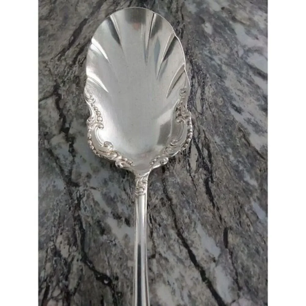 Oneida‎ Silver Carlton Silverplate 1898 Shell  Casserole Spoon Wm A Rogers